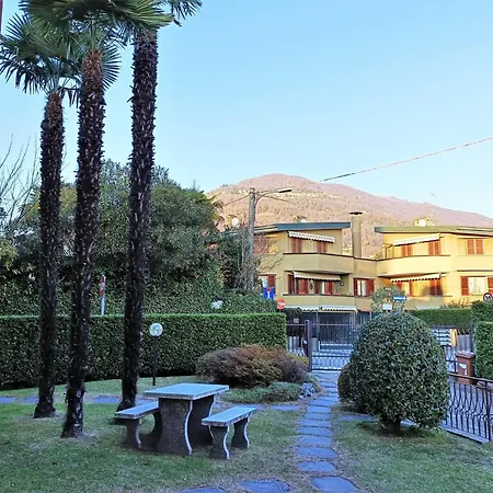 In Con Pino E Veddasca With Garden Maccagno