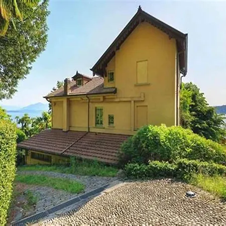 In Con Pino E Veddasca With Garden Maccagno